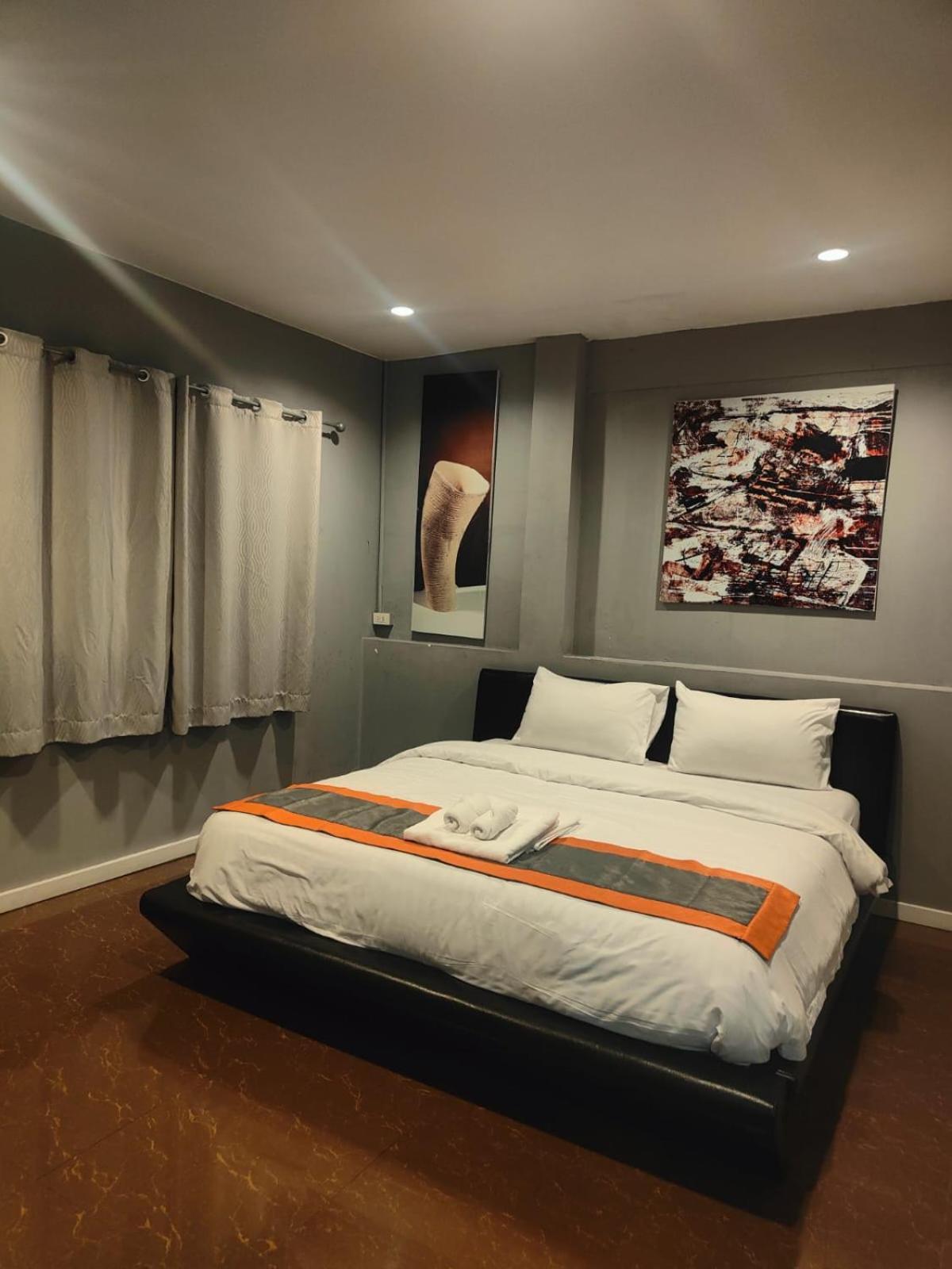 Del Mar Rooms Pattaya Buitenkant foto