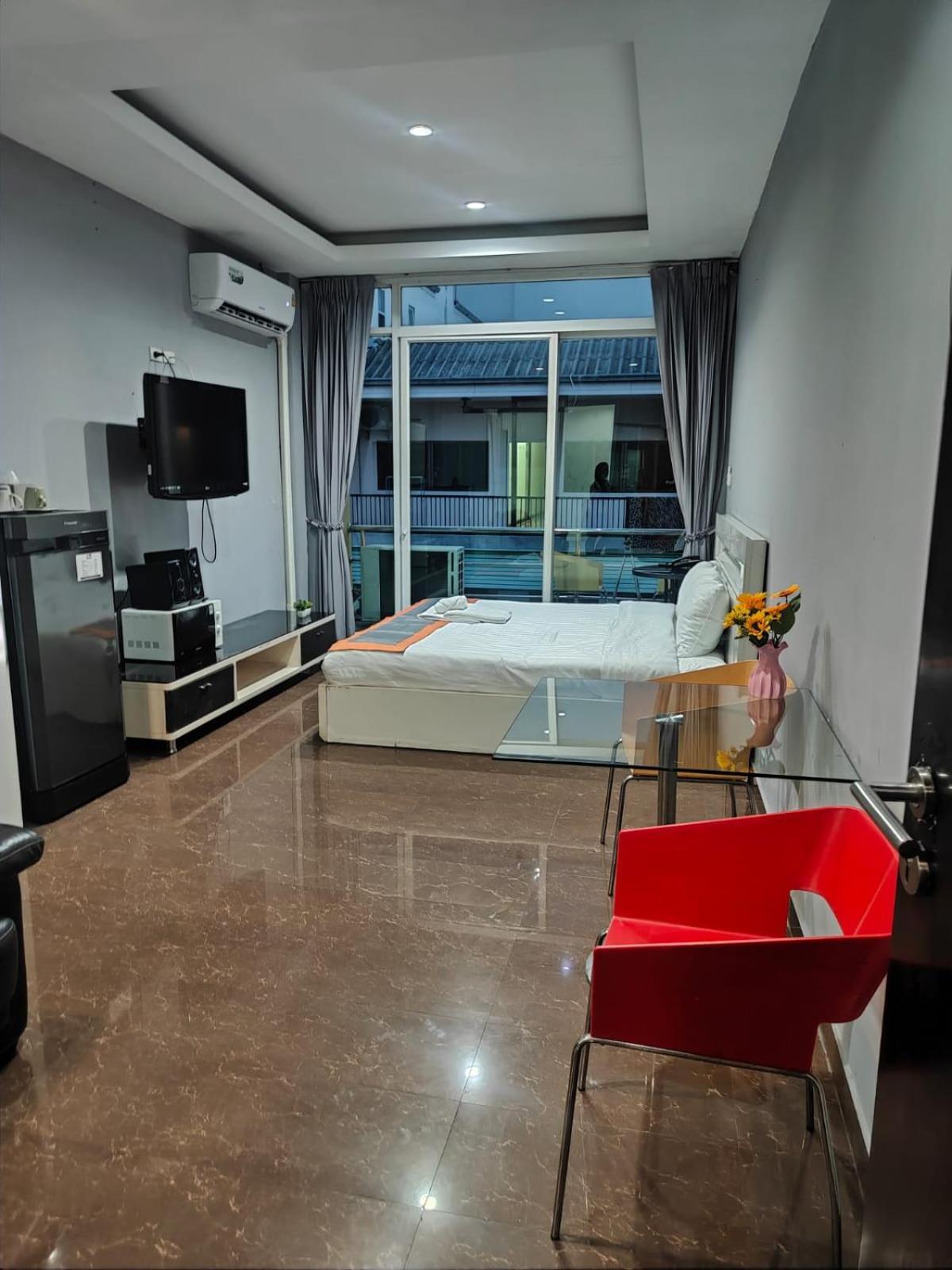 Del Mar Rooms Pattaya Buitenkant foto