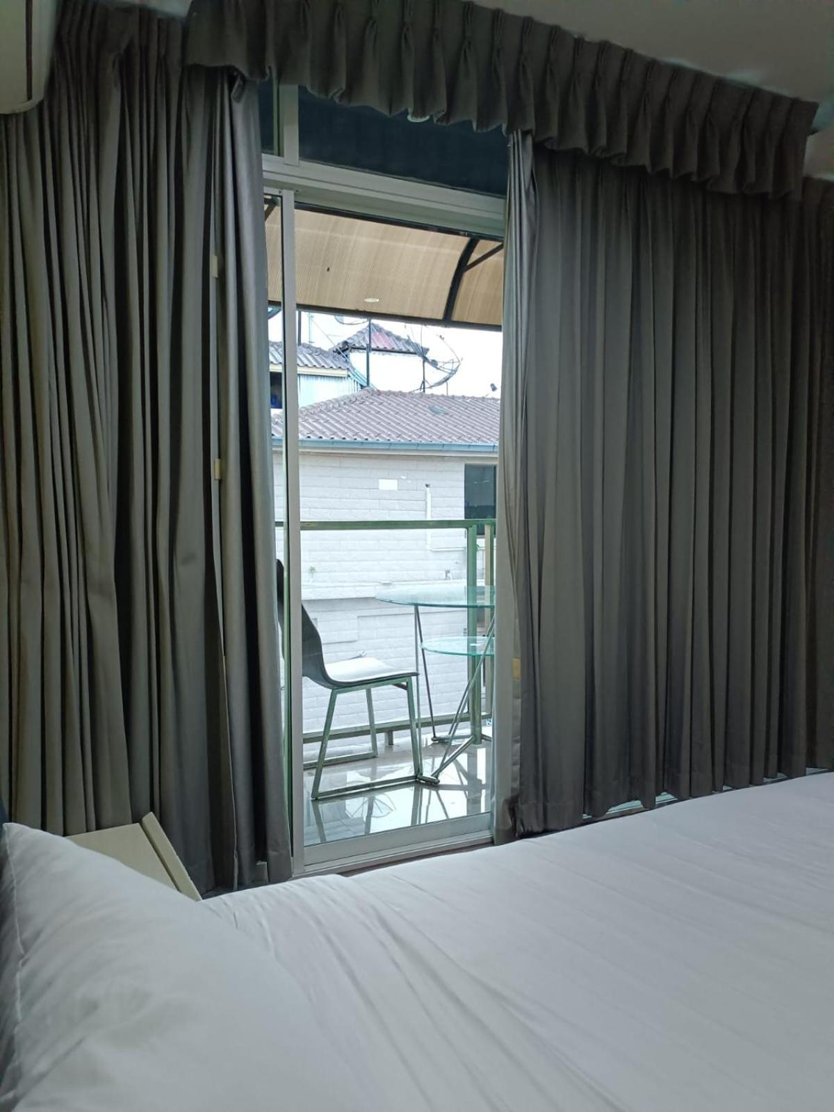 Del Mar Rooms Pattaya Buitenkant foto